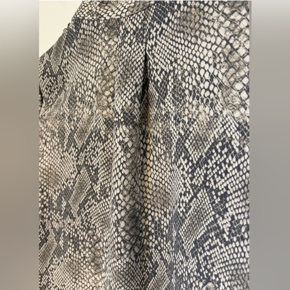 NWOT Aritzia Babaton Gray Snake Print Blazer size XS sku#52 - Picture 6 of 8